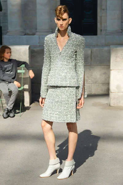 Look 19